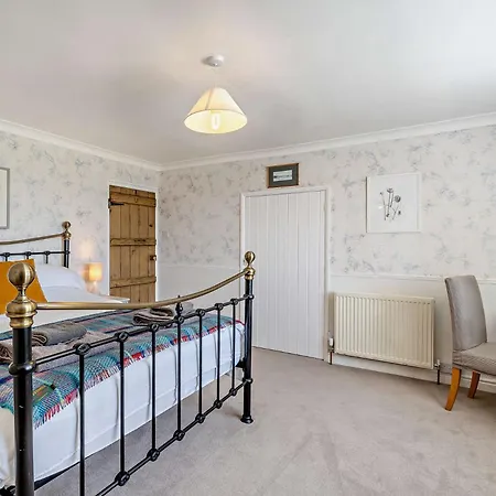 4 Bed In Eden Valley 92503