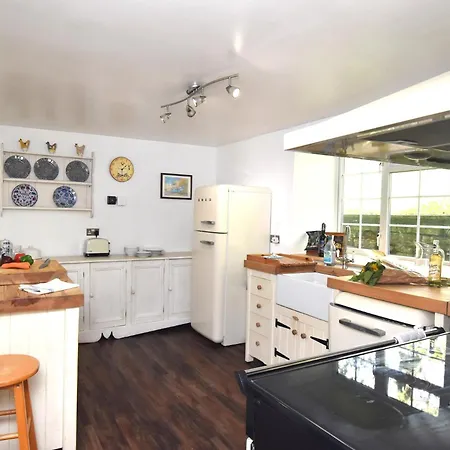 4 Bed In Eden Valley 92503 *